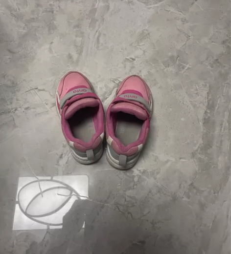 安踏女童鞋加绒30码 感兴趣的话点“我想要...