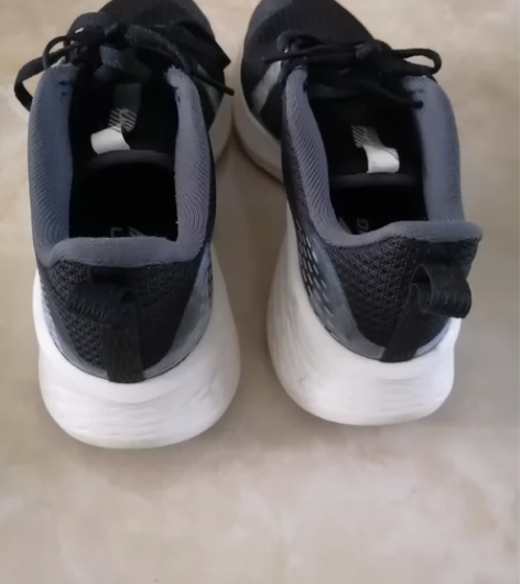 37码李宁运动鞋，几乎全新，专柜正品。 感...