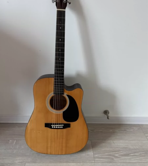 装让吉他两把，其中一把CASME品牌S码小...