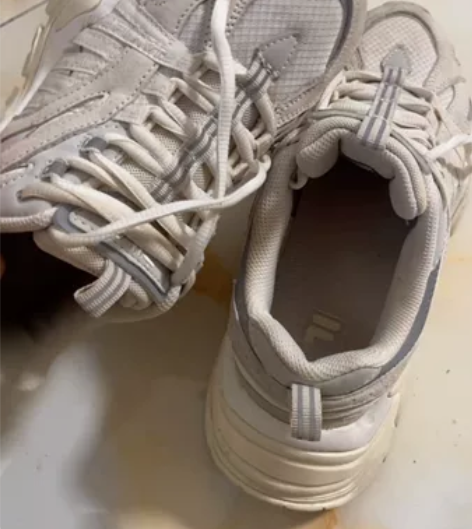 出一双斐乐鱼刺带反光条39码，自定义八九成...