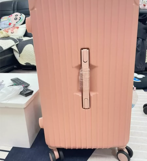 26寸厚款行李箱，未使用过，有磕碰痕迹 感...