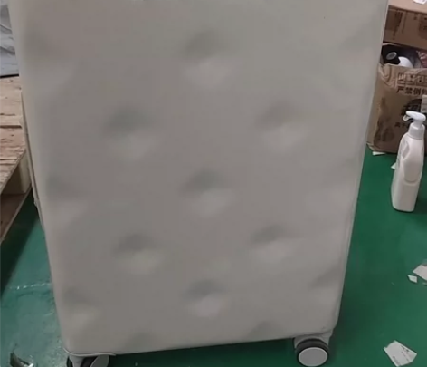 全新不莱玫24寸白色拉杆箱，原价489现2...