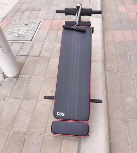 品牌仰卧起坐板，九成新！ 感兴趣的话点“我...