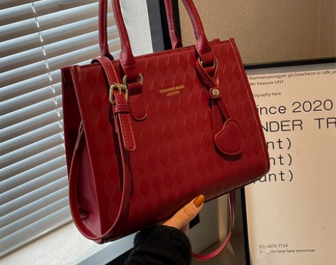 婚包   仅结婚当天用了一次，几乎全新。 ...