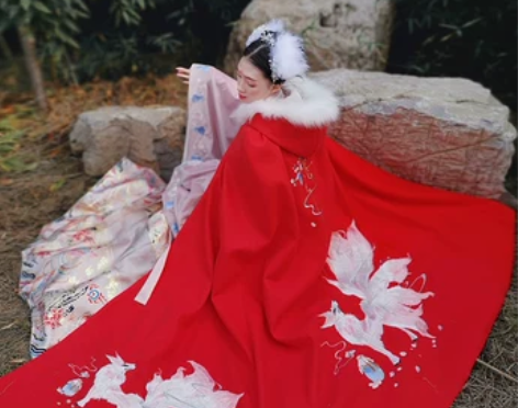 陛下兰他惜原创汉服九尾桃花狐大毛领重工绣花...