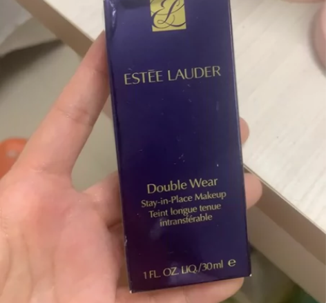 全新刚买没多久，雅诗兰黛粉底液1n1.用过...