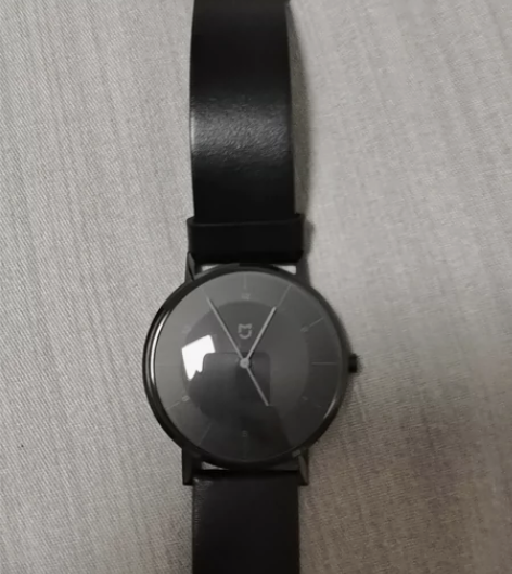 米家石英表 买回来试了一下一次没带过一直放...