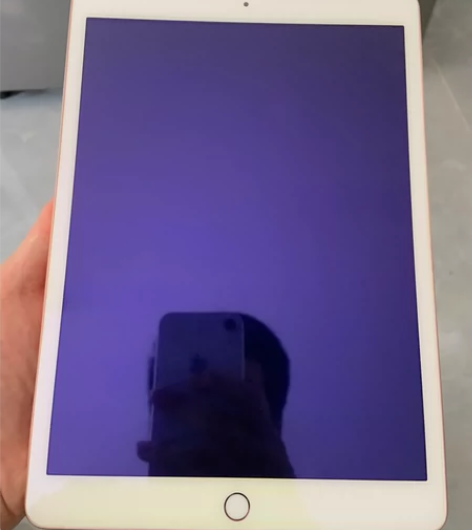 iPad第八代，128G，玫瑰金色。99新...