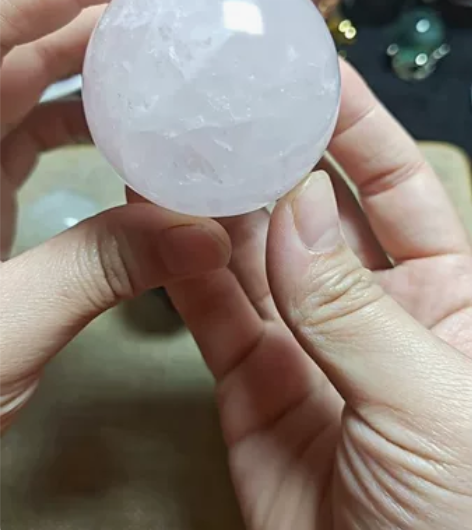 天然水晶球三颗一起打包带走 分别是52cm...