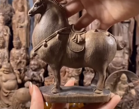 沉香唐马摆件木雕工艺品红木摆件办公室风水送...