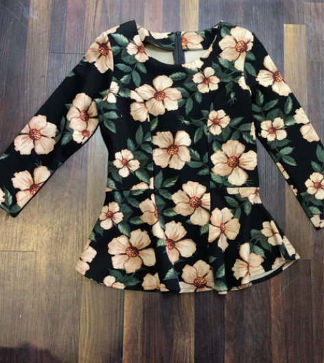 立体裁剪的修身款上衣，淑女风，花色不挑人，...