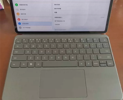 荣耀v8 Pro， 自用，今年荣耀店内买的...