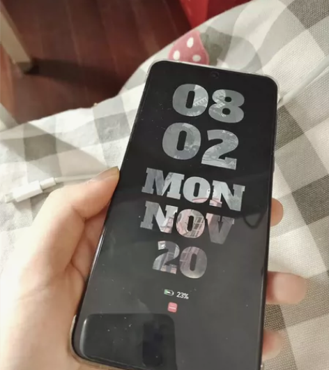 华为mate60黑色12+256  充电器...