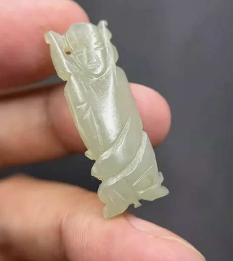 清代和田玉人物帽饰 雕刻人物,简洁犀利,处...