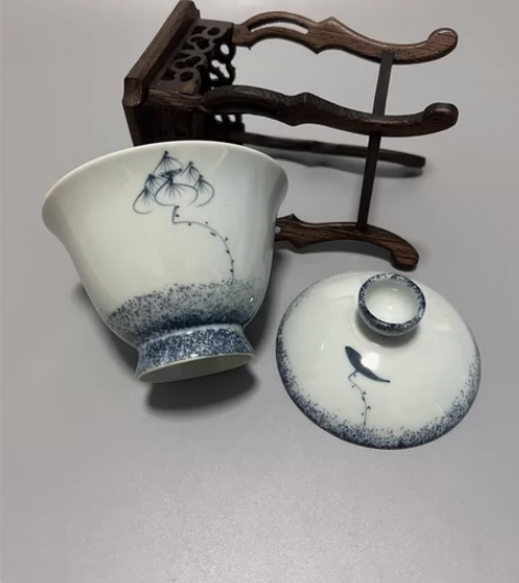 手绘青花陶泥盖碗，荷莲两才盖碗 容量约15...