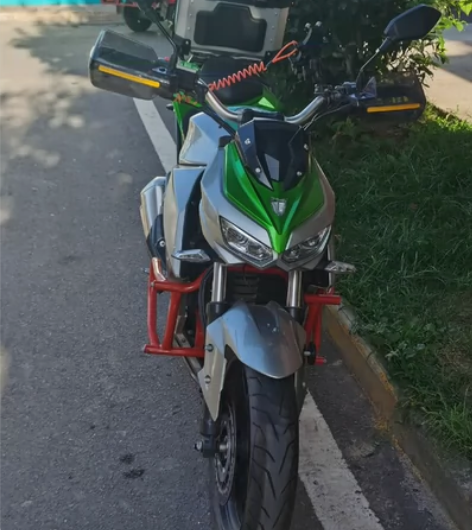 大蟒蛇摩托车， 1万2买的！算加装费用。 ...