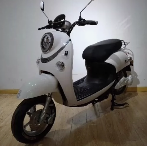 本人转让一辆讴蒂白色摩托车: 去年8月份买...