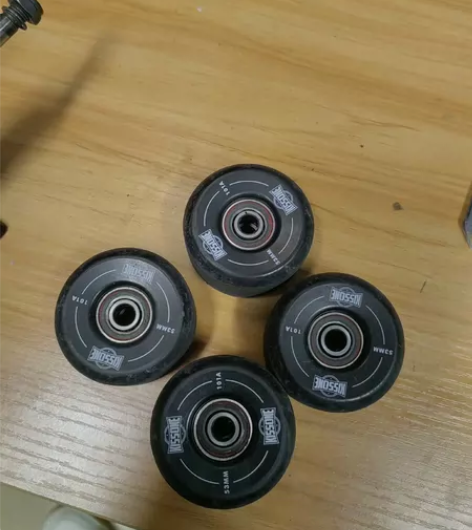 kissone滑板轮子，不喜欢硬轮子便宜出...