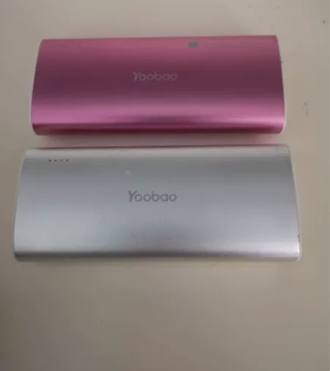 羽博充电宝 两个外观保护不错的充电宝，质量...