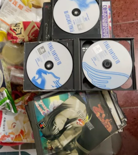 ps1最终幻想8,盒子不行了,说明书什么的...