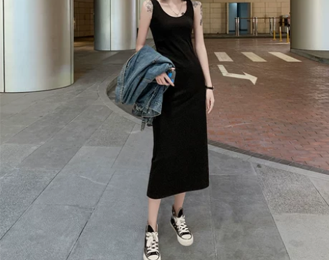 拉夏贝尔黑色吊带连衣裙女秋2023新款气质...