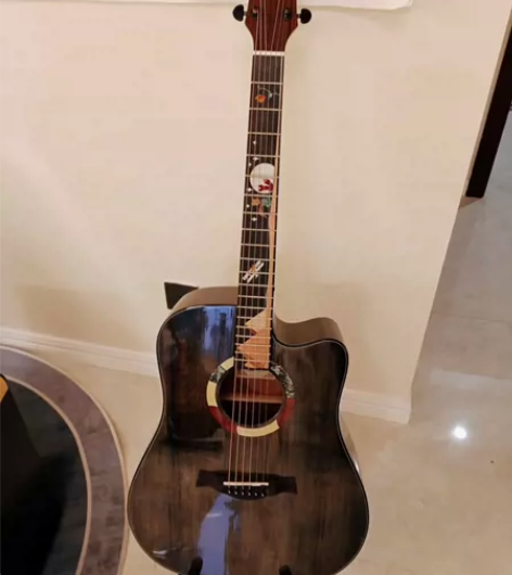 转手一把1300买的面单吉他！！！ 音色非...