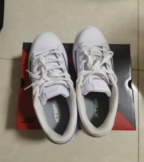 公司发的特步板鞋,号码小了,便宜转,适合3...