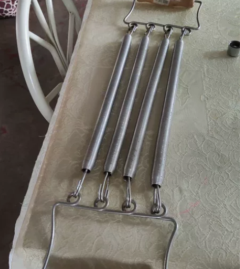 弹簧拉力器 扩胸器健身器材 家用木柄拉簧锻...