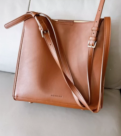 稻草人单肩包，手感很好，软软的，包包太多了...