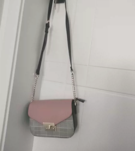 稻草人女士单肩包，九五成新，在稻草人实体店...