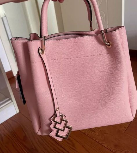 全新带吊牌：稻草人包包 很漂亮的一个包，当...