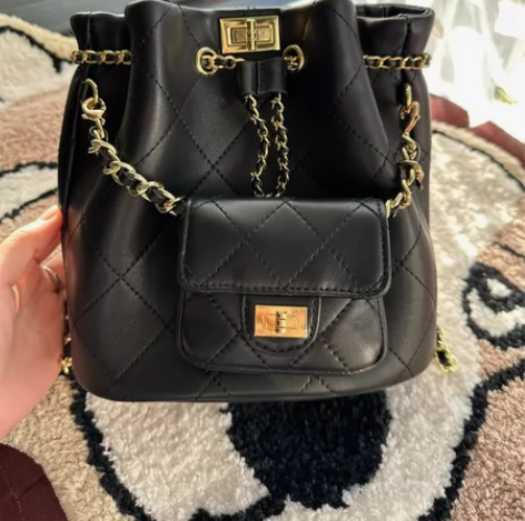 全新小香双肩包，羊皮，23年10月16日交...