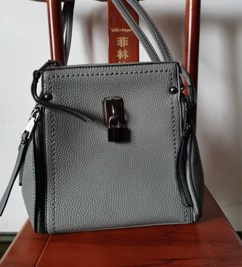 几乎全新，真皮包 感兴趣的话点“我想要”和...