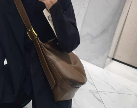 小众设计22秋冬新款包包女大容量单肩包软皮...