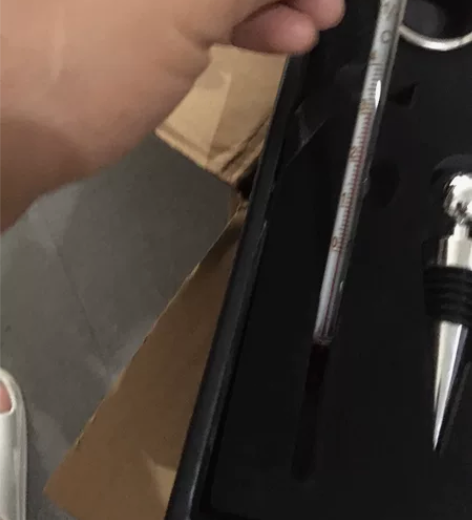 红酒电动开瓶器 全新 诚心出售，需要的老板...