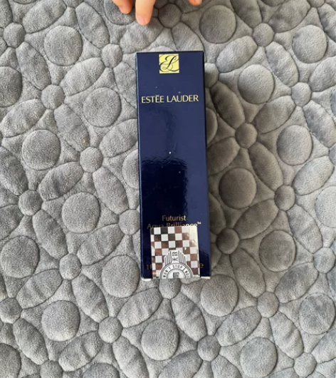 雅诗兰黛粉底液全新未拆封，只是外面一层塑料...