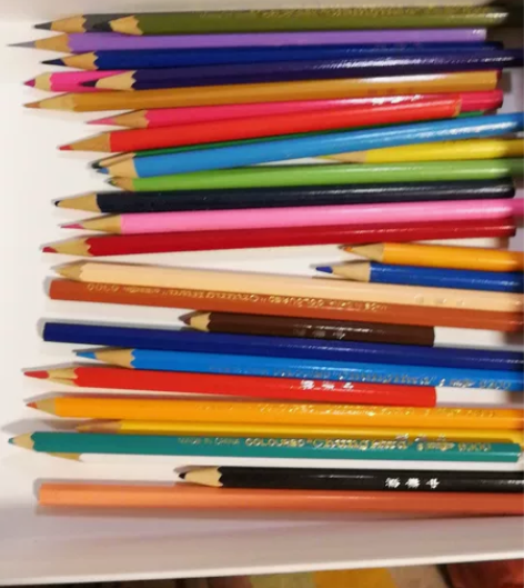 30支彩铅余量如图各种牌子颜色混在一起 理...