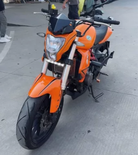 黄龙300 15年上牌 目前公里数2万左右...