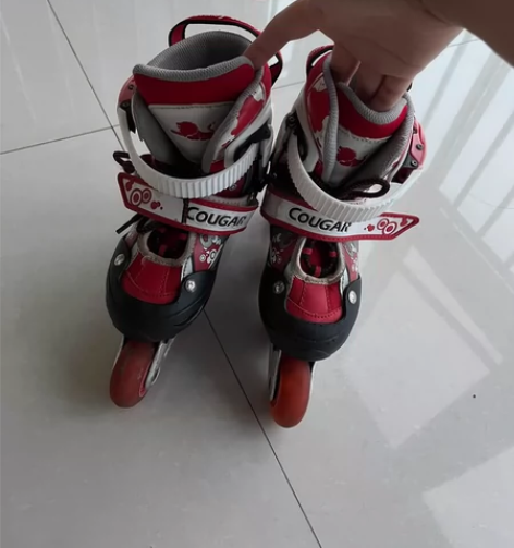 美洲狮儿童轮滑鞋，小了。可以拿来给宝贝试水...