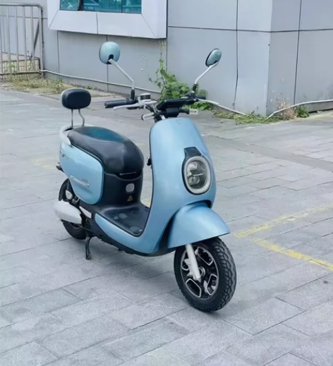 二手电动车雅迪爱玛款式品牌都有 9成新，外...