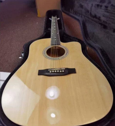 捡漏【原价一千多吉他，亏本处理】原价一千多...