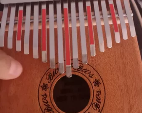 卡林巴琴又叫手指琴,声音好听有谱子就可以直...