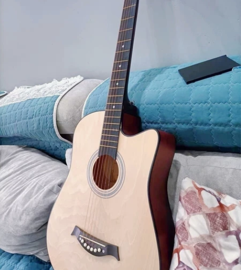 实木吉他,当时报名了吉他课,没想到自己三分...