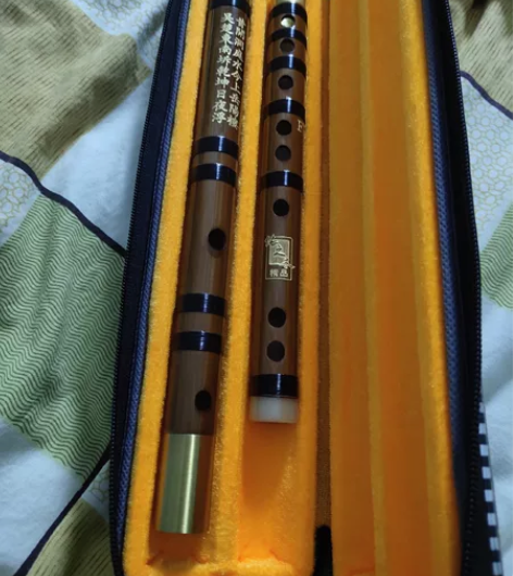 几乎全新两节专业考级苦竹笛，F调，音色优美...