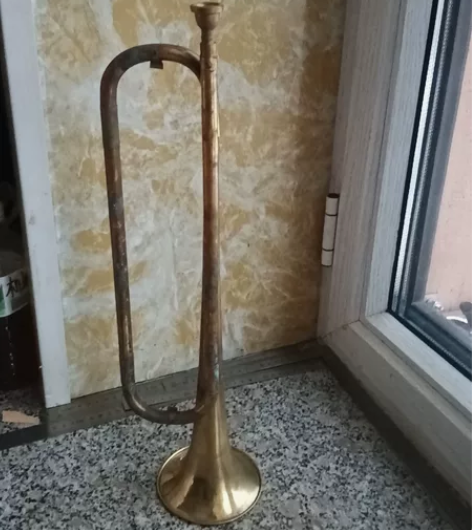 老式铜号，长46公分，口径10.5公分，品...