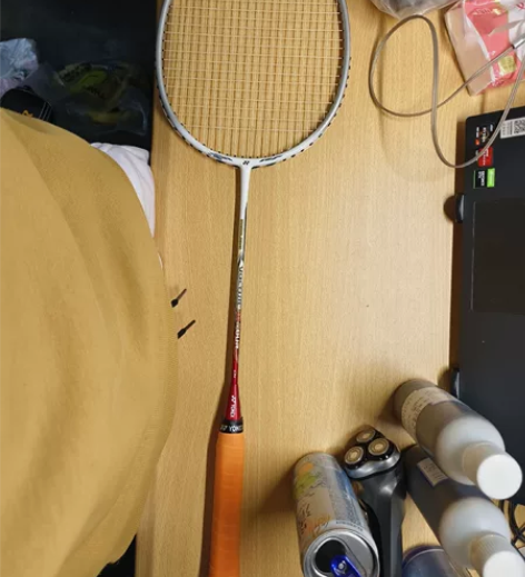 闲置老羽毛球拍，尤尼克斯威力10tour，...