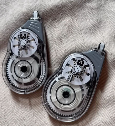 1元 两个成色如图的修正带 住附近的朋友自...