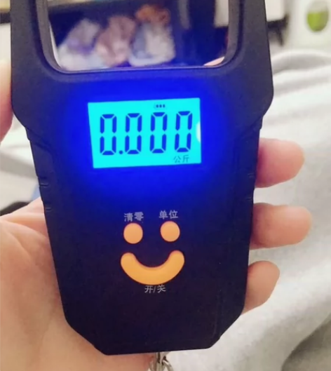 【闲置低价出】充电式手提秤 以前开店时买的...