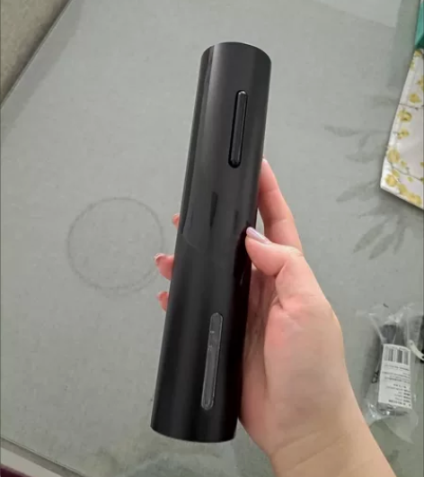 红酒开瓶器，高档黑，全新未使用，上电池即可...