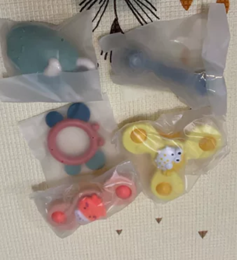 3个未拆封贝易摇铃，2个未拆封转转乐，2个...